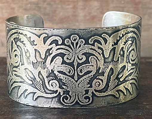 Qing Dynasty Elegance Cuff