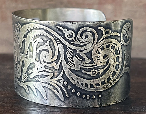 Qing Dynasty Elegance Cuff